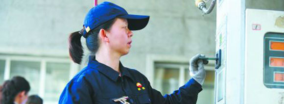 乌鲁木齐市5月起车辆加气须“双验证” 电子标签和蓝天加气卡缺一不可